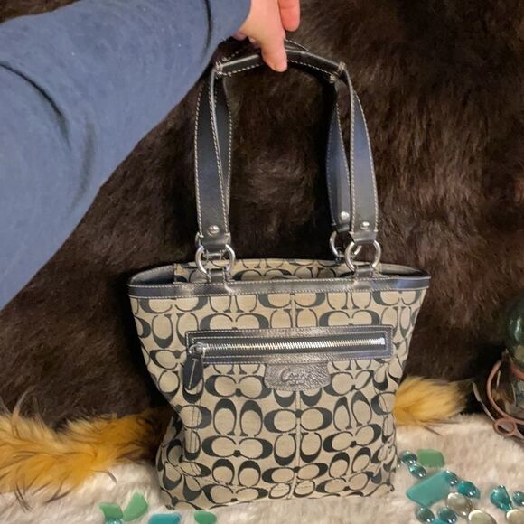 Coach purse (4107)  - Picture 2 of 16